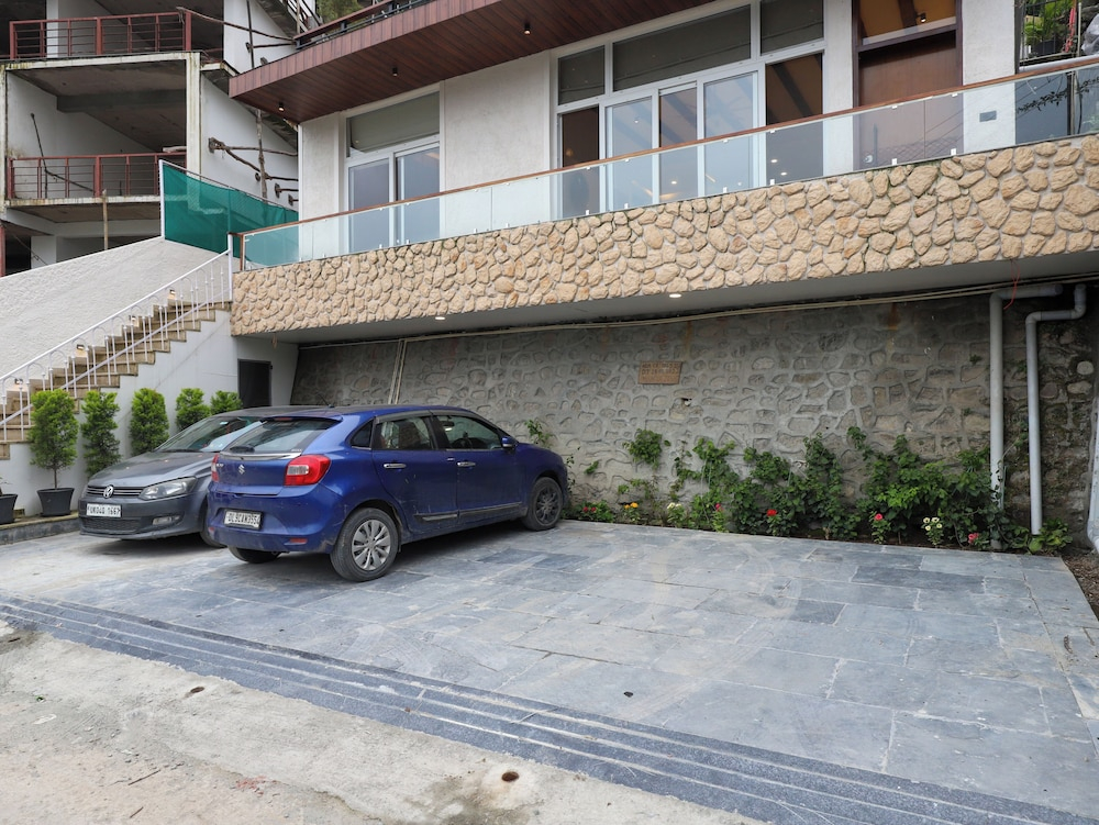 ELIVAAS Antarmann Casa Zenith 6 BHK