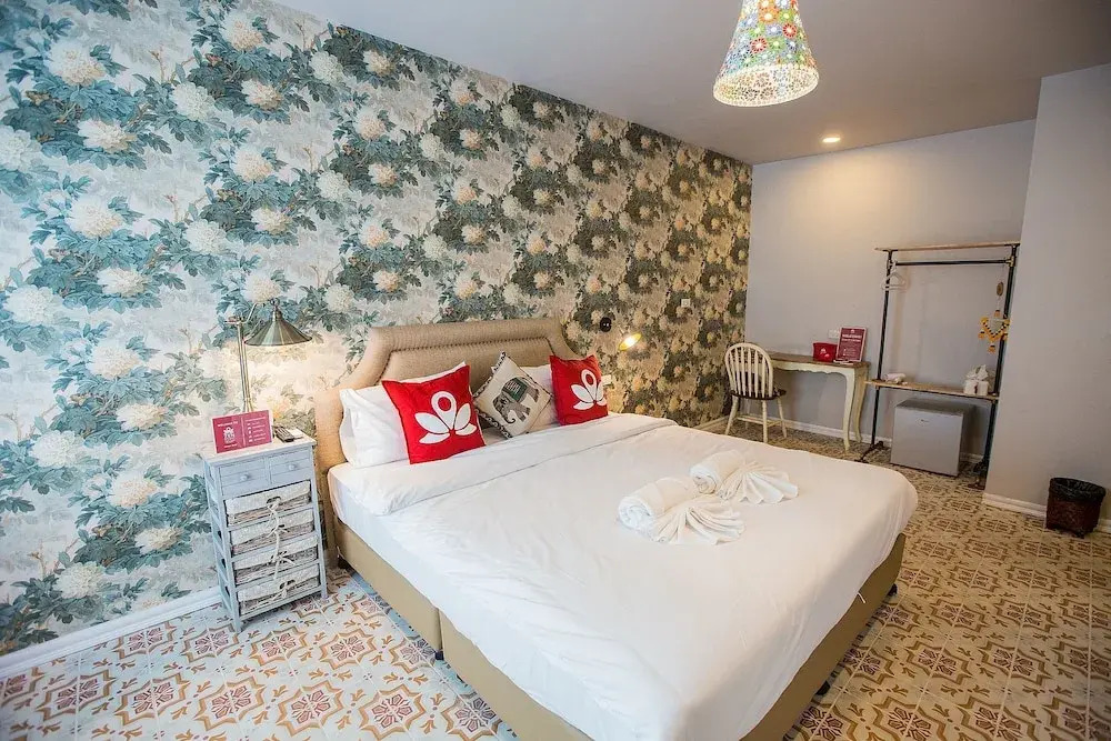 ZEN Rooms Manee Nopparat Soi 1