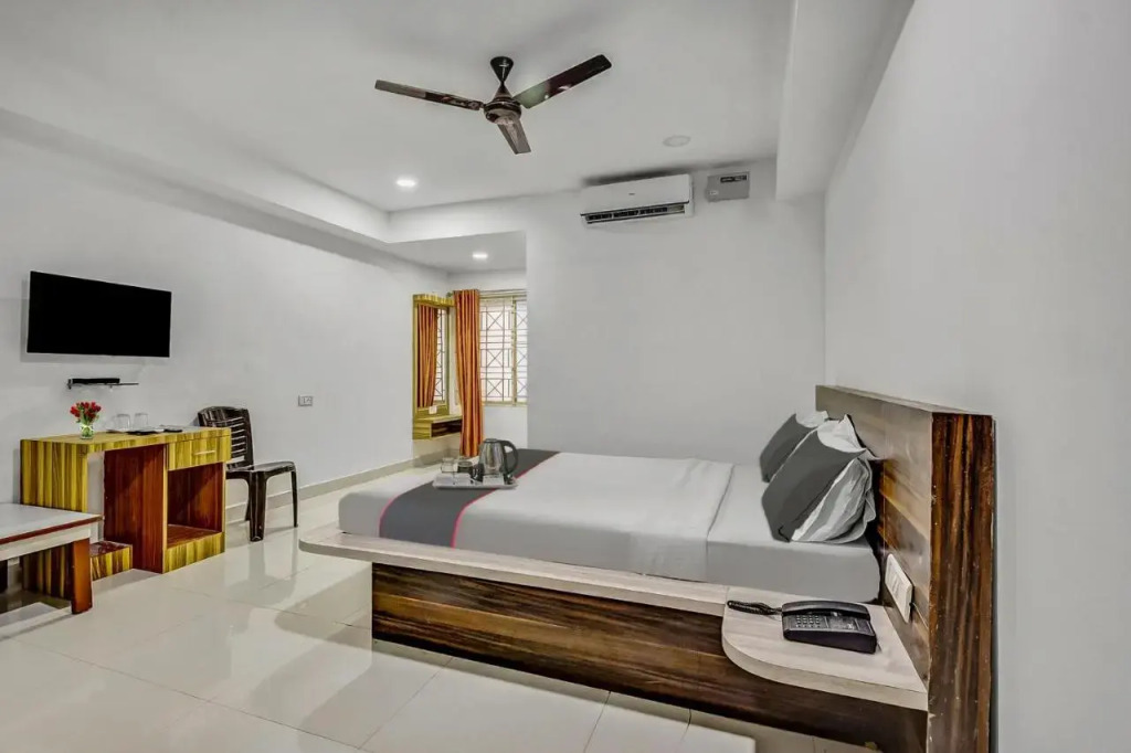 Collection O 70105 Hotel Sai Town House