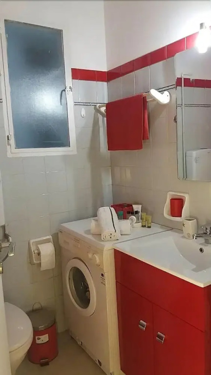Funky Apt in Central Athens • 5' from Metro!
