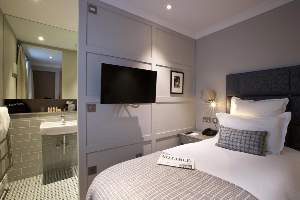 54 Queens Gate Hotel