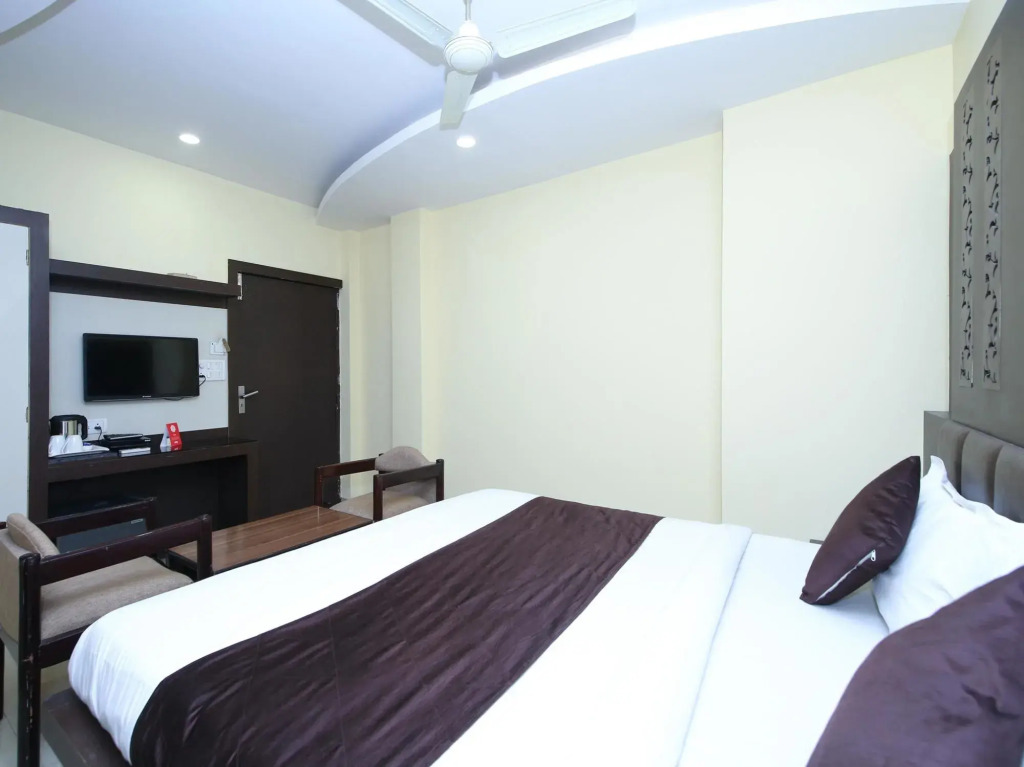 OYO 13063 Hotel Rahul