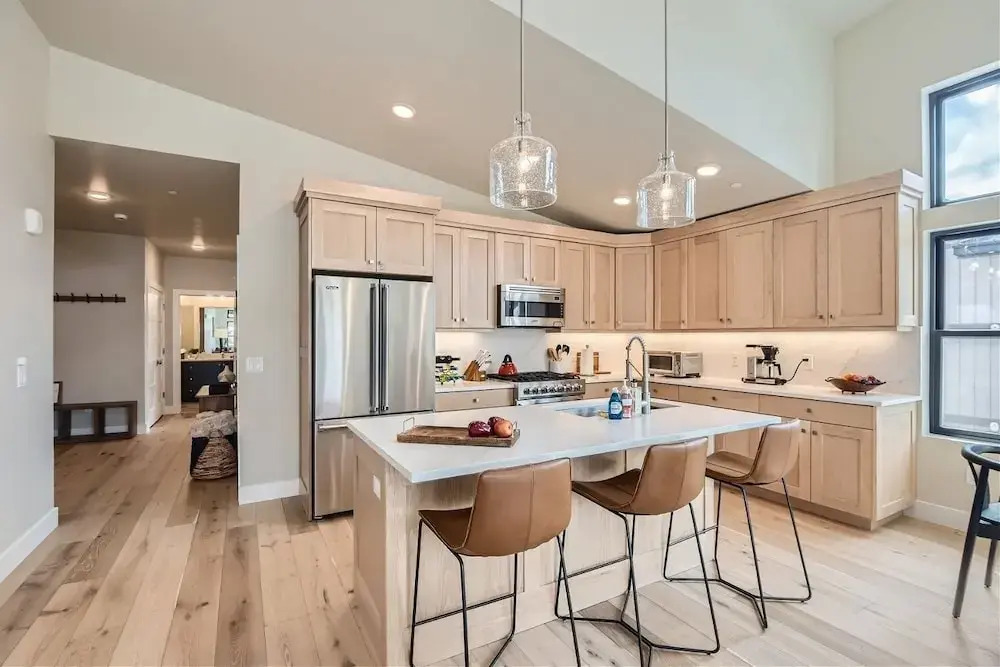 Helling Circle Hideaway 303 3 Bedroom Condo by RedAwning