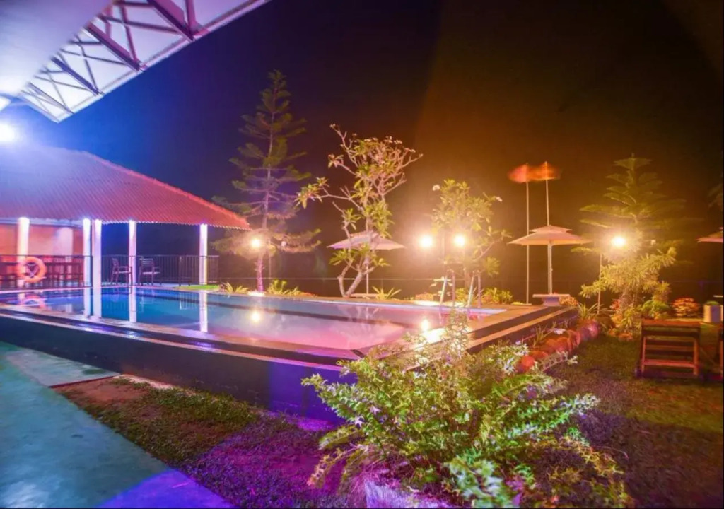 J H Hotel