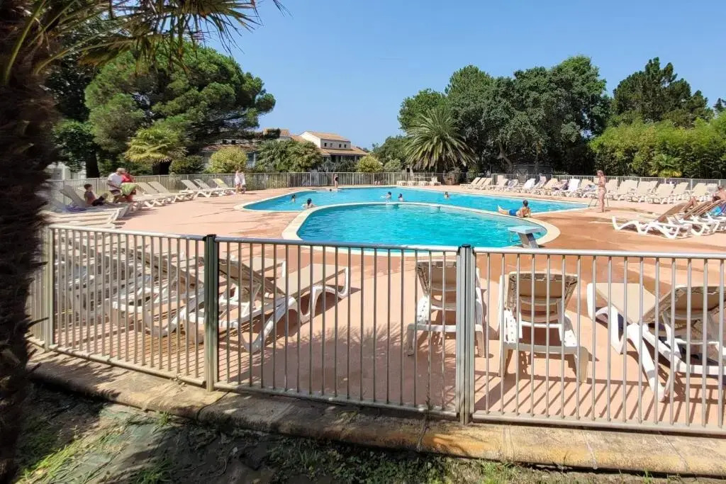 Bright 50 M for 6 with Balcony And Garden