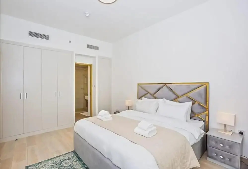 Guest and Co - Enchanting Vistas From This Fancy Apartment in JVC
