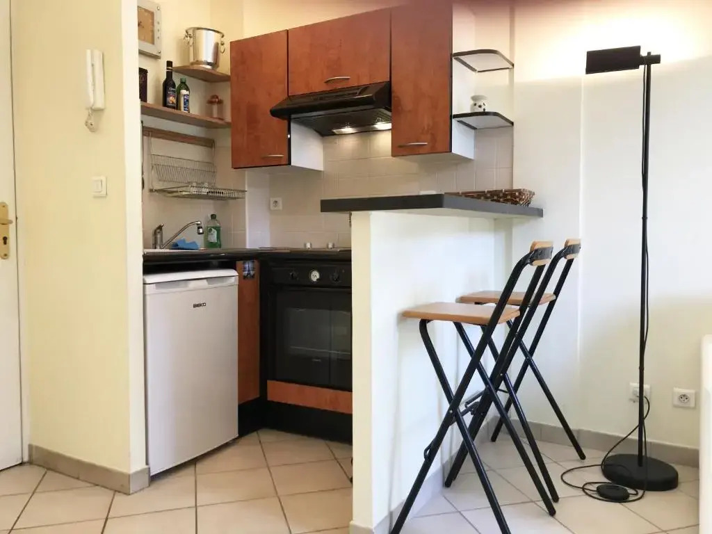 BH - 4 PEOPLE - Flat close to railway station and sea