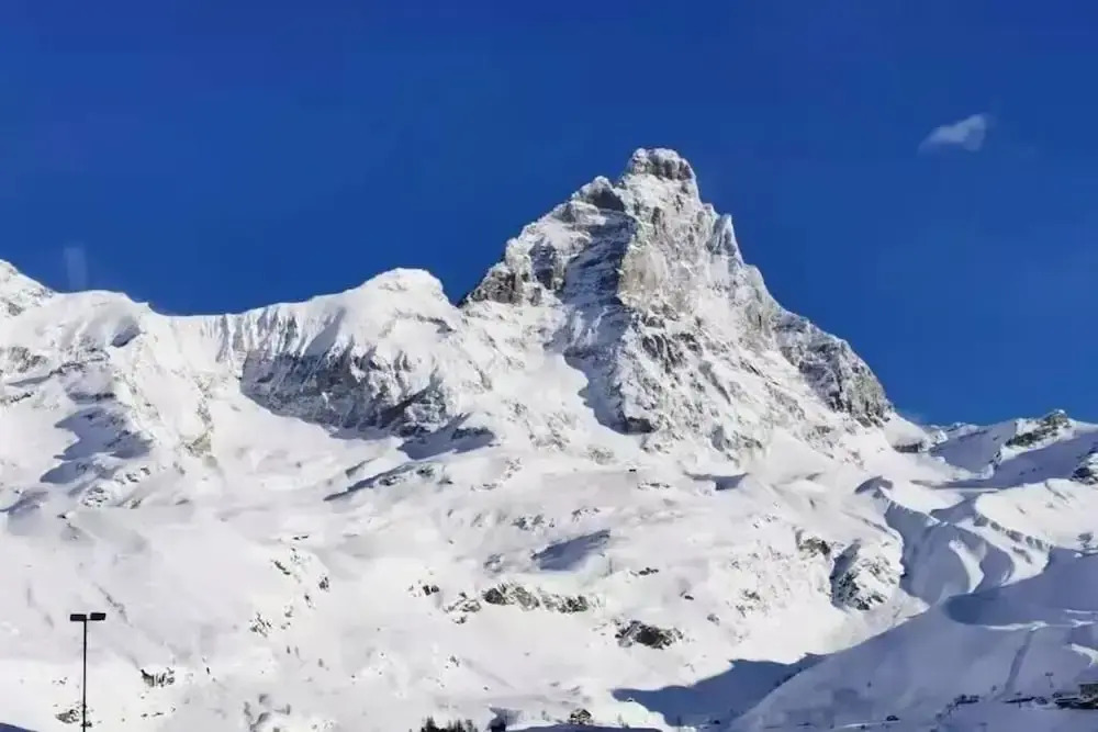 Newly Renovated Apartment in Cervinia's Heart