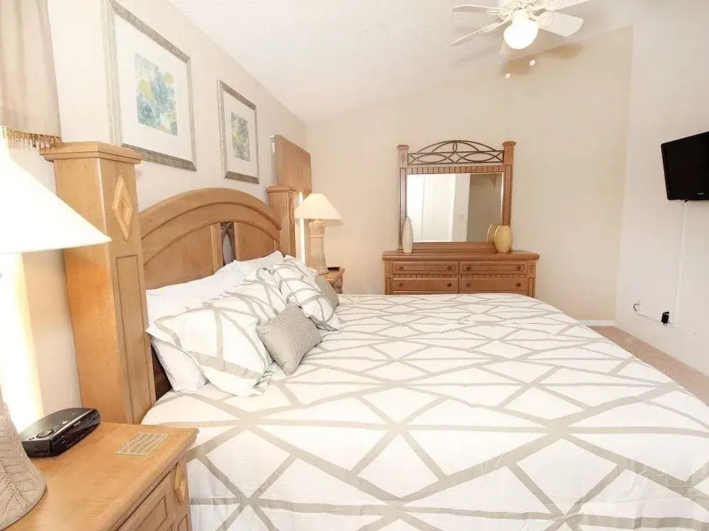 4 Holiday Vacation Home 4 Br home by RedAwning
