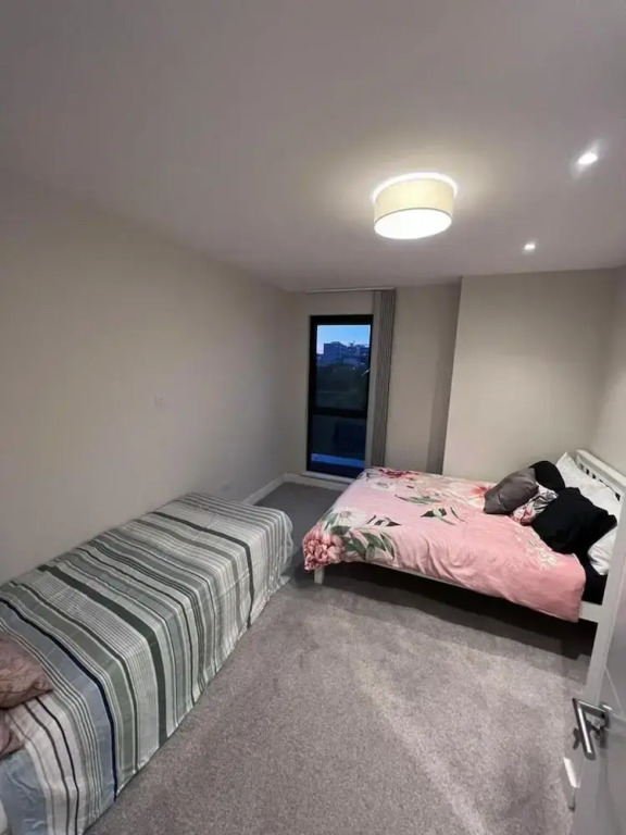 3br-3bath-central London-parking-petsok-fireplace