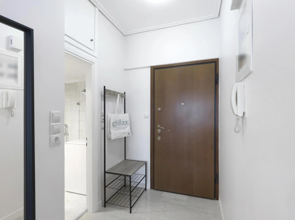 Modern Studio opposite the Areios Pagos court.