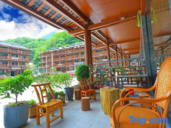 Shennongjia Plateau Red Homestay (Dajiuhu Pingqian Ancient Town Branch)