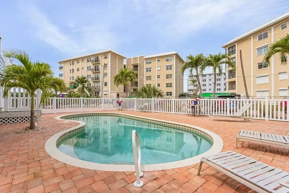 50 Seaside Stay: 4bd/3ba Duplex W/ Pool! 4 Bedroom Home