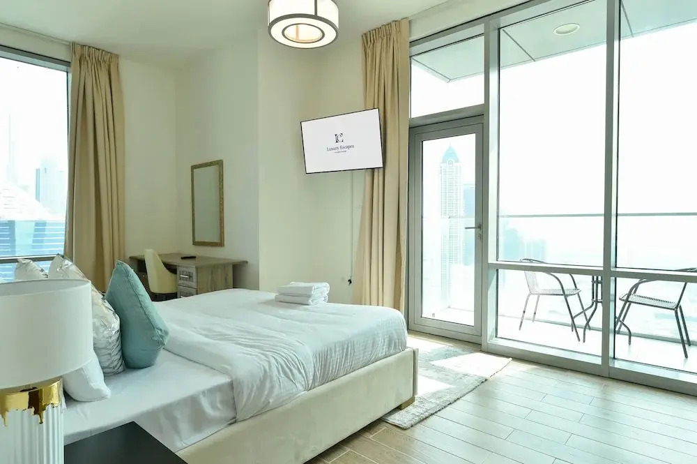 Dubai Canal View 1 BR Premium Apartment - AMN