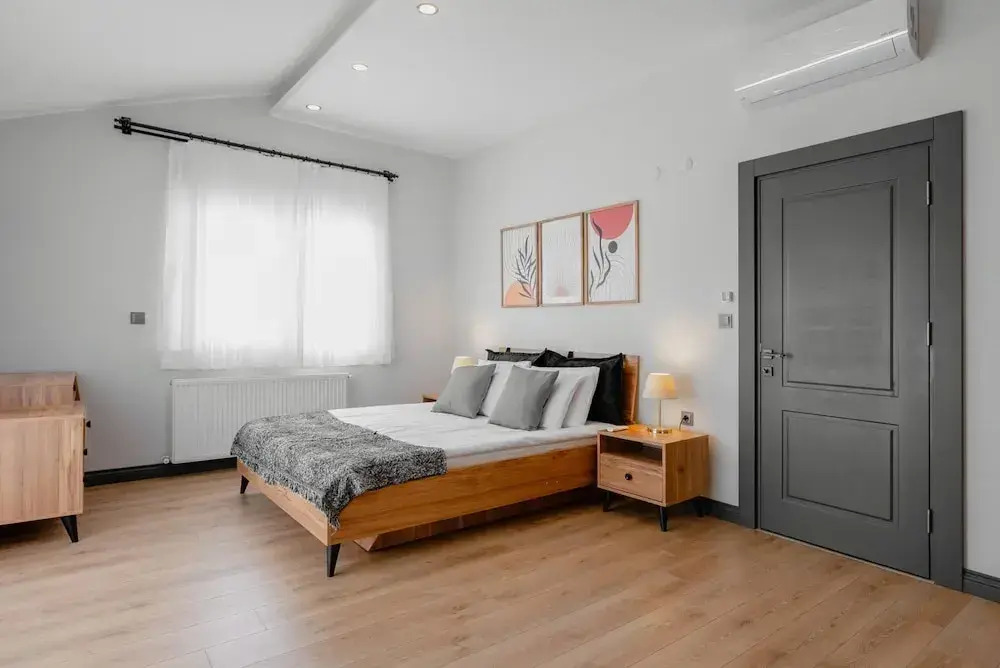 Central Flat w Balcony 5 min to Lara Beach