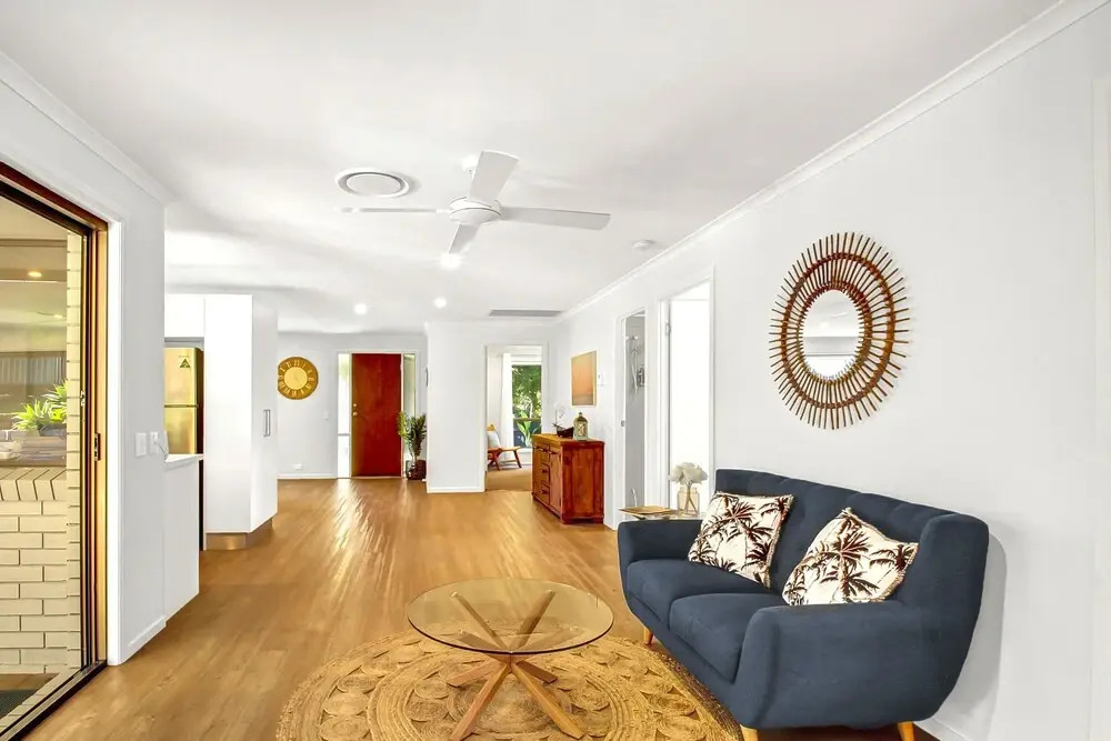 Endless Summer Beach Retreat-pet friendly, walk to shops