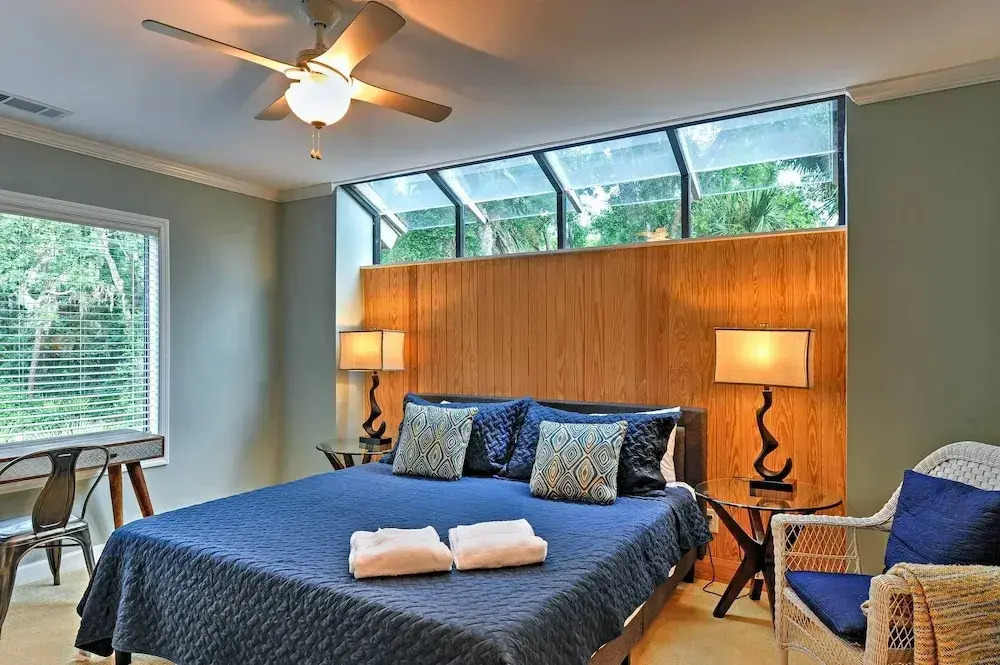 Fresh & Modern Villa by the Sea Beach Club Getaway