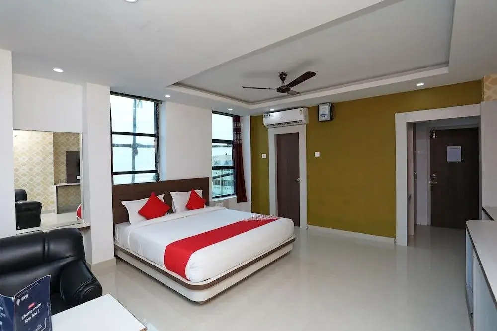 OYO 13891 Hotel Shayon Residency