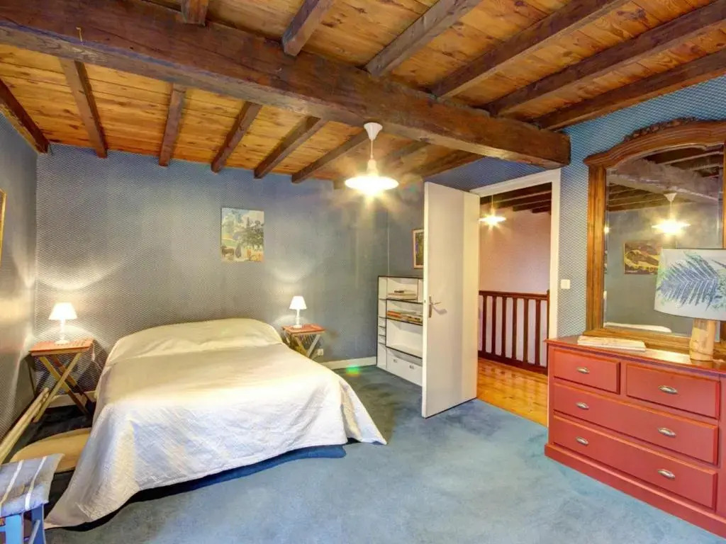 Gîte spacieux avec jardin calme et jeux denfants - FR-1-496-95