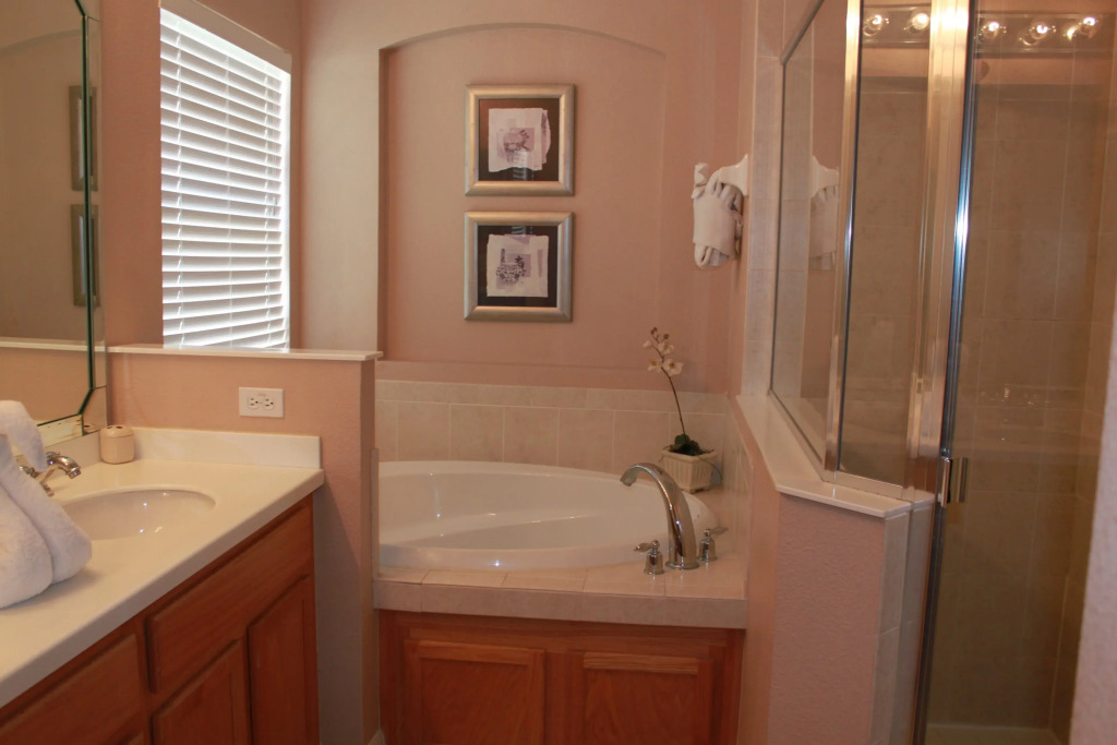 Golf Course Community, Spa and Private Pool, Davenport, US