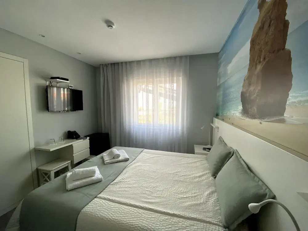 Golden Beach Guest House & Rooftop Bar