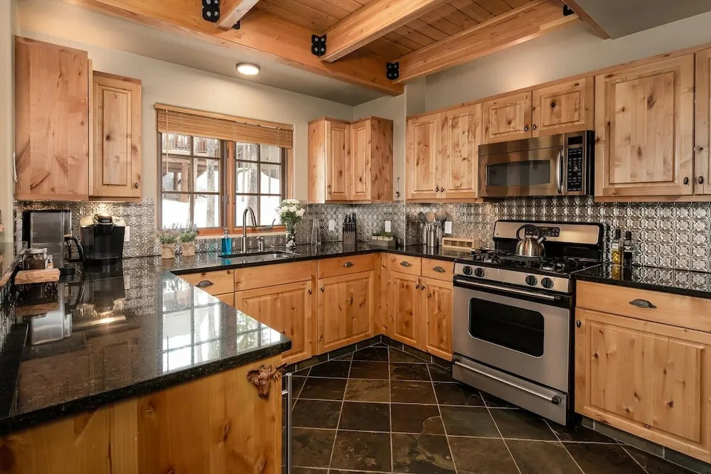 5 Hidden Trail 4 Bedroom Home by Moonlight Basin Lodging