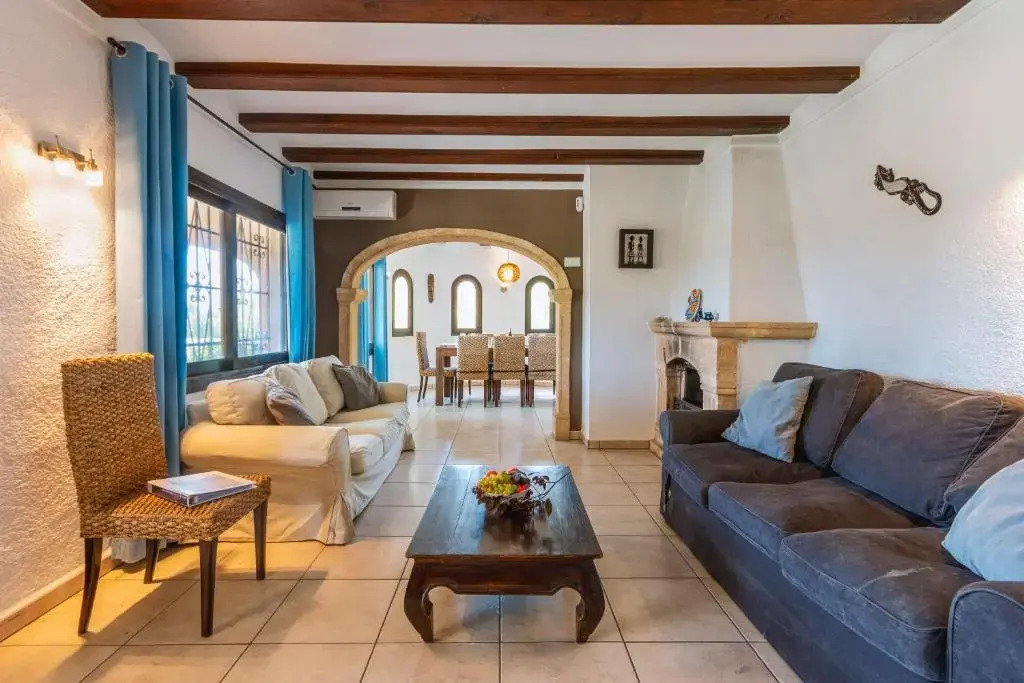 Villa Luna by Aguilarent