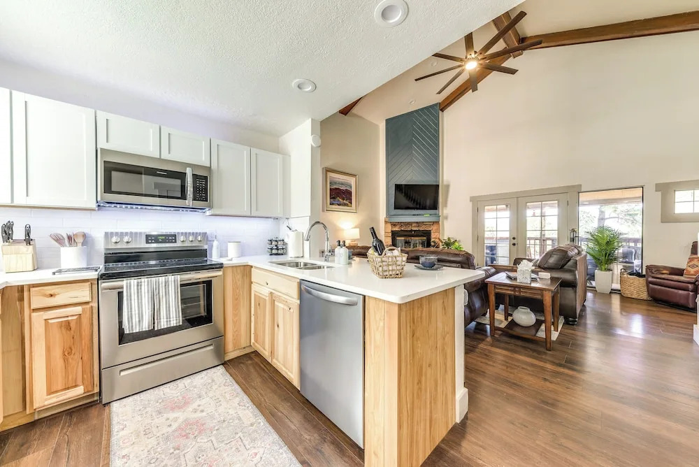 Moondance Ruidoso Retreat w/ Hot Tub & Views