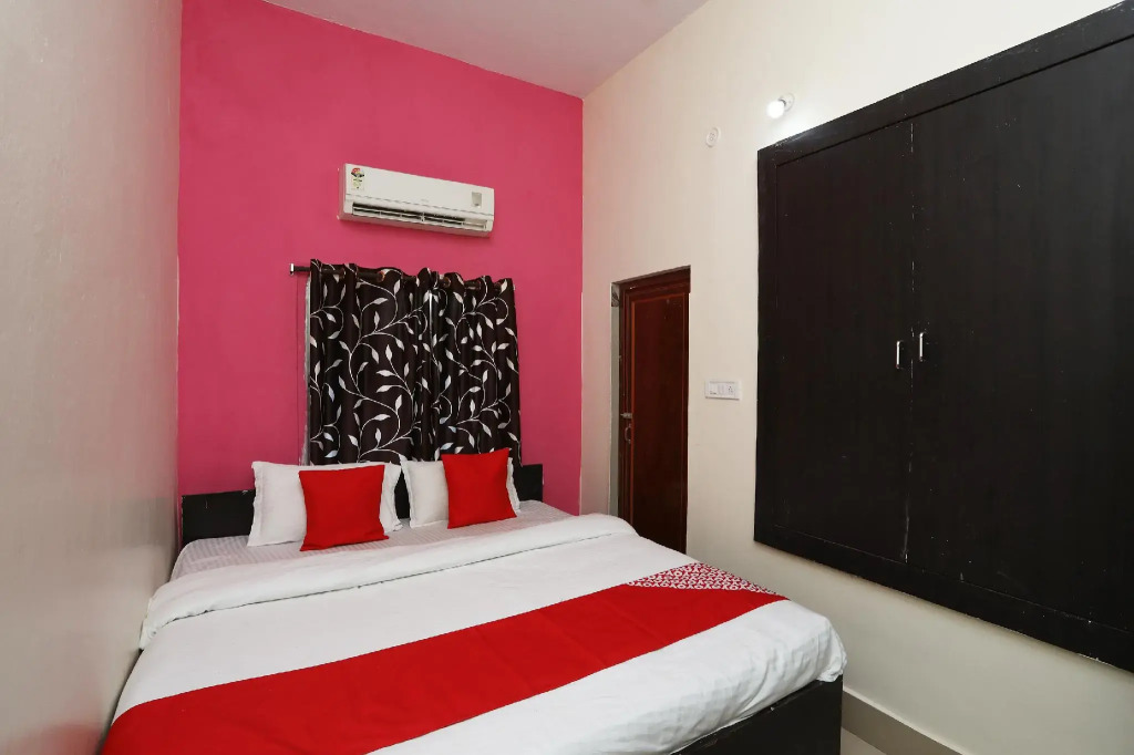 OYO 19556 Hotel Puri Inn