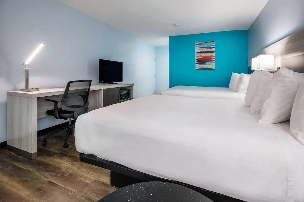 Royal American Inn