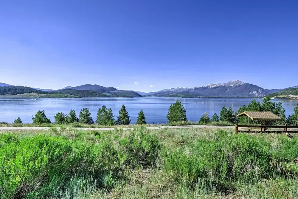 Mtn Views, Ground Floor: Rec Path and Lake Access