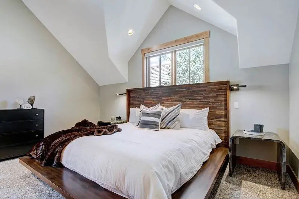 Main Street Retreat - Gondola to Lifts by RedAwning