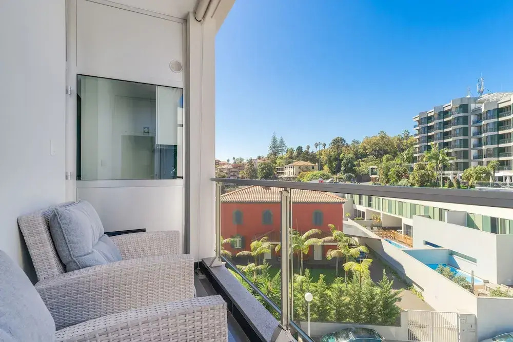 Century House with private pool by Holiday Rental Madeira