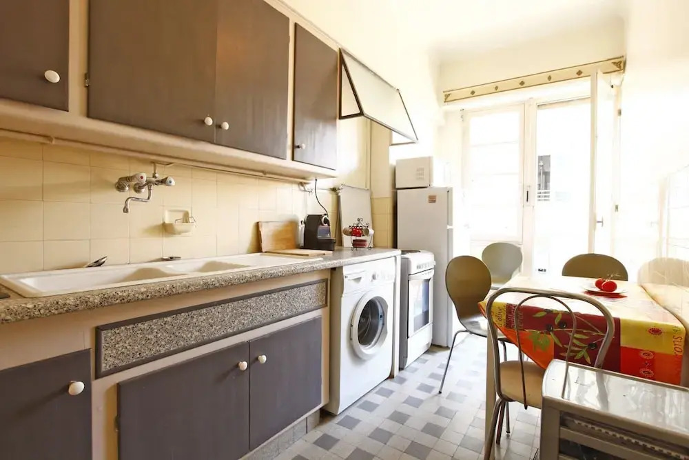 Glamor studio 4 persons with terrace dowtown in Nice
