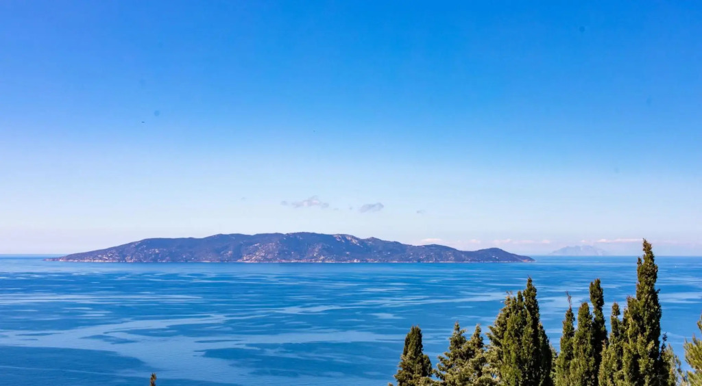 Rustic and bright villa with private pool overlooking the sea.-VillaOlivastri