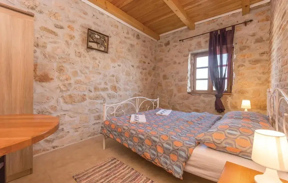 Stunning Home in Lisane Tinjske With 2 Bedrooms, Wifi and Outdoor Swimming Pool