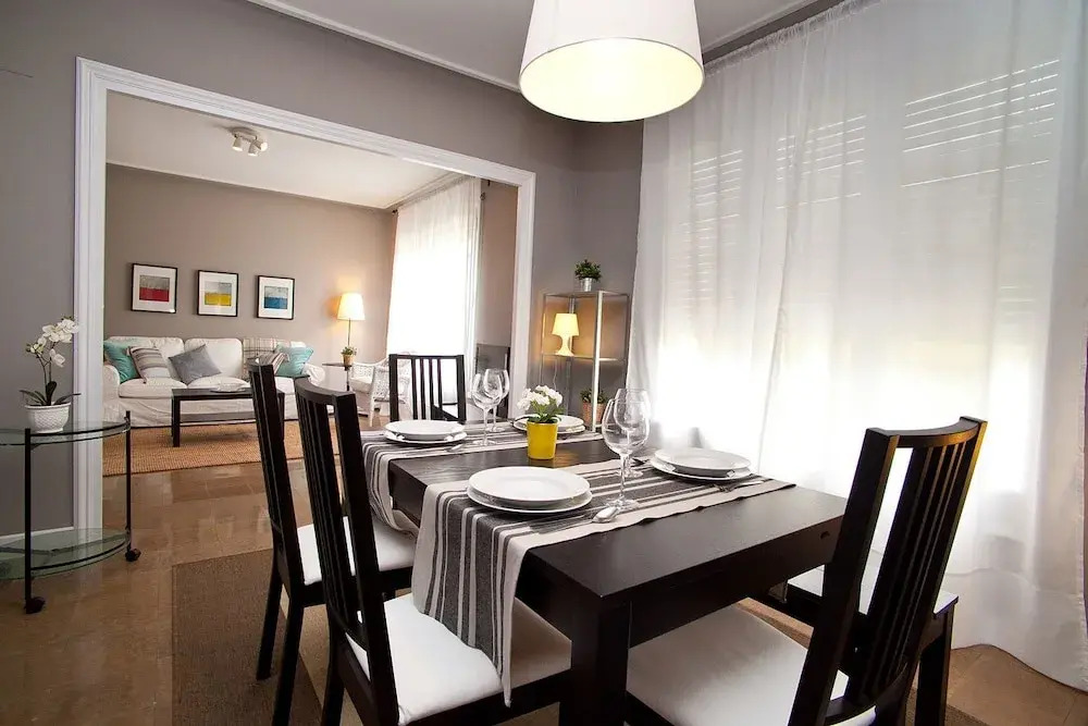 Cute & Spacious Eixample Apartment