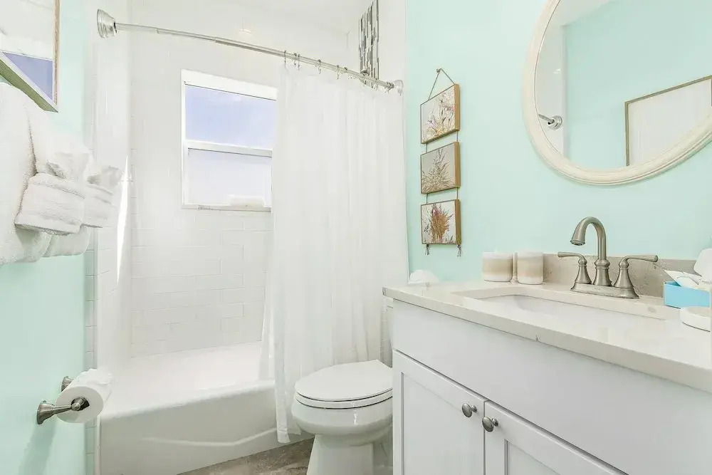 Reel 'em Inn - Oak St 3 Bedroom Home by RedAwning