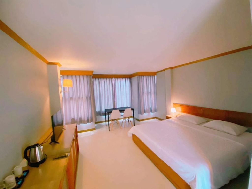 Naraigrand Hotel