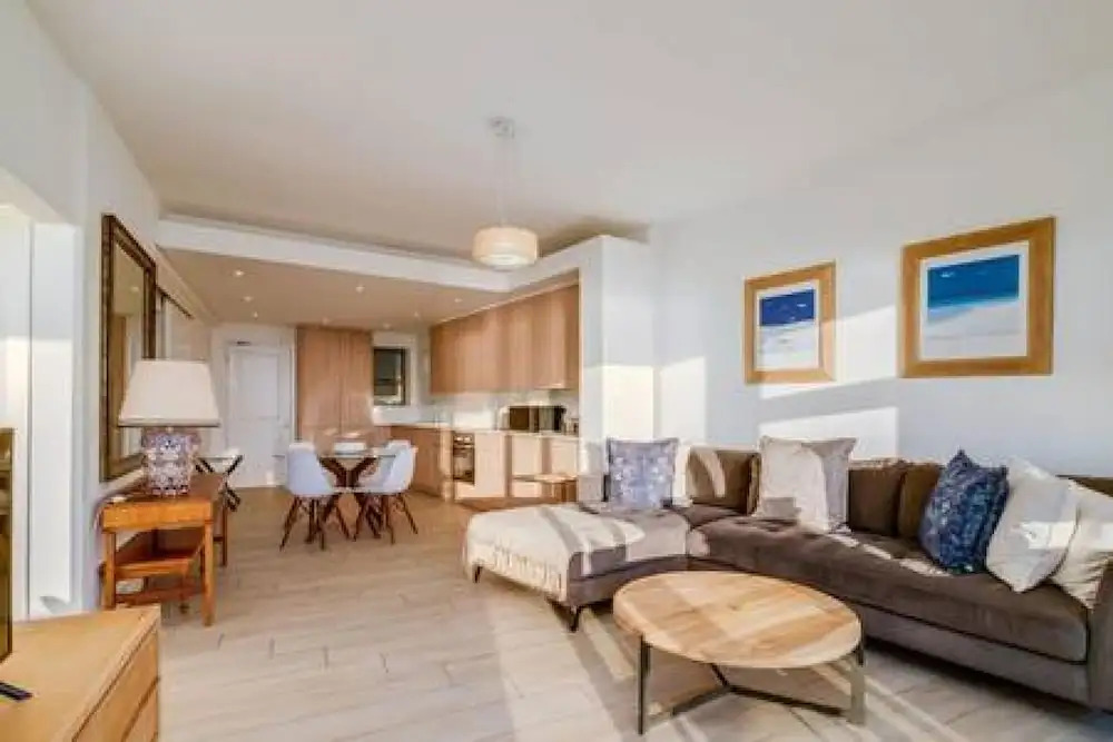 Beautiful Lock up go w Ocean Views Sundowner Views