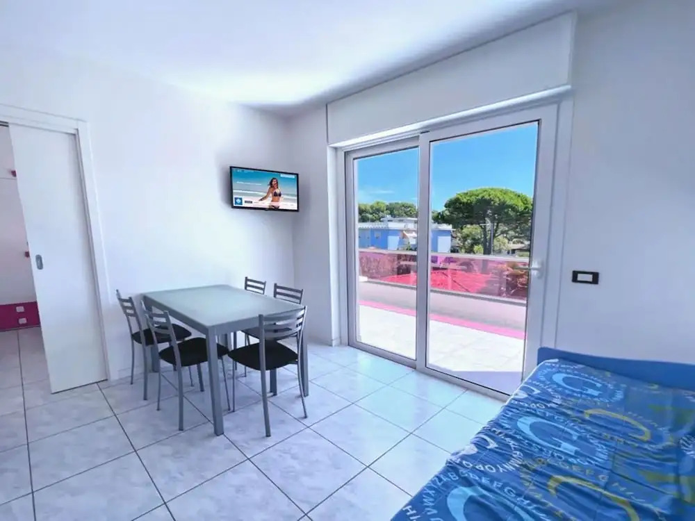 Rooftop Pool and sea Nearby-beahost