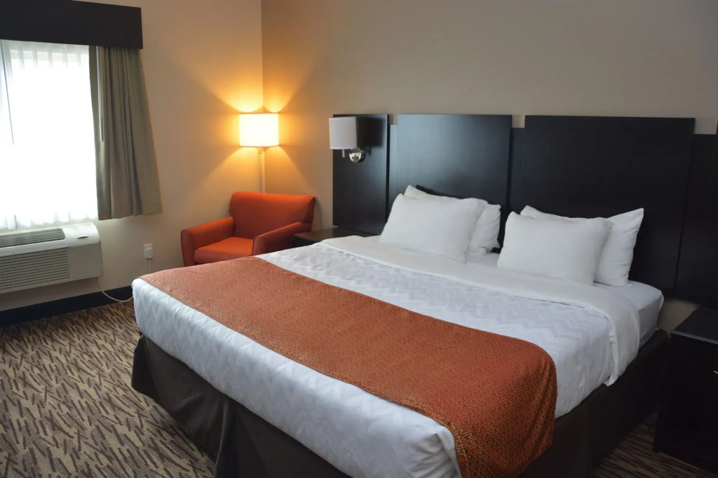 Roosevelt Inn & Suites