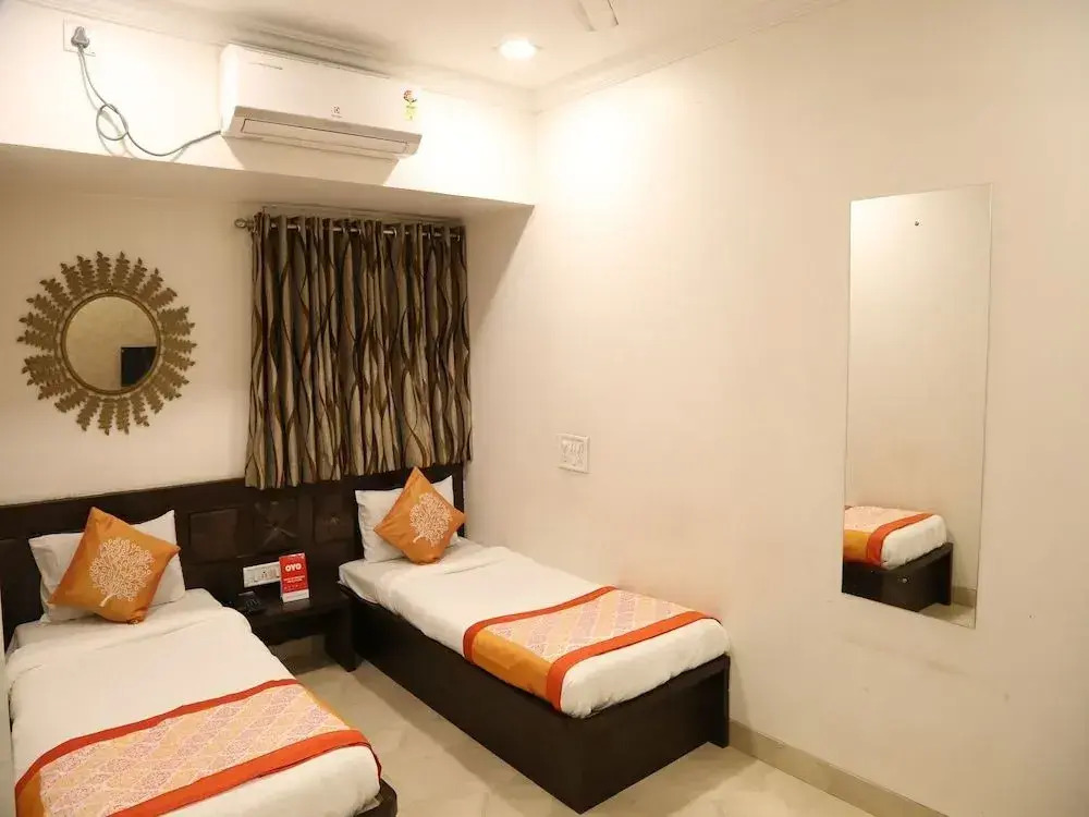 OYO 9953 Hotel Alankar
