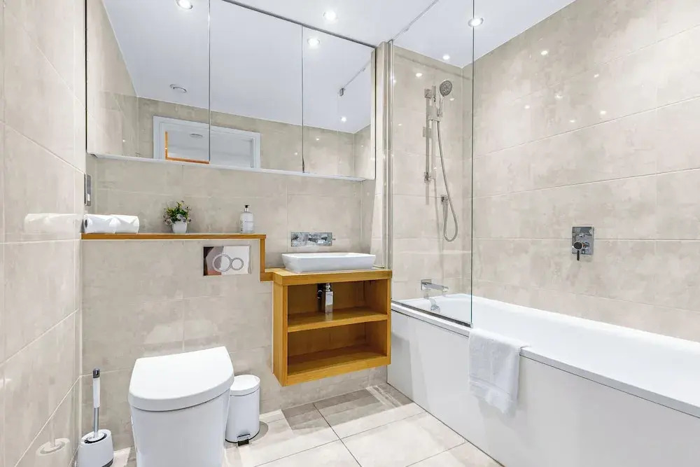 Two Bedroom Apartment in Limehouse