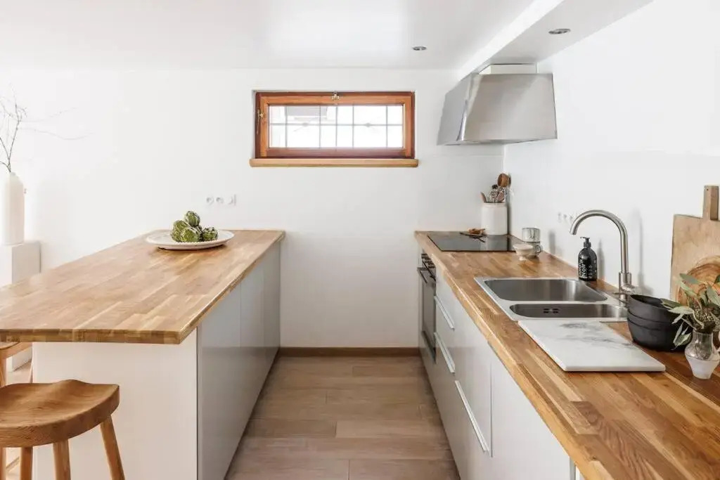Spacious, contemporary 5Br Chalet with glacial views