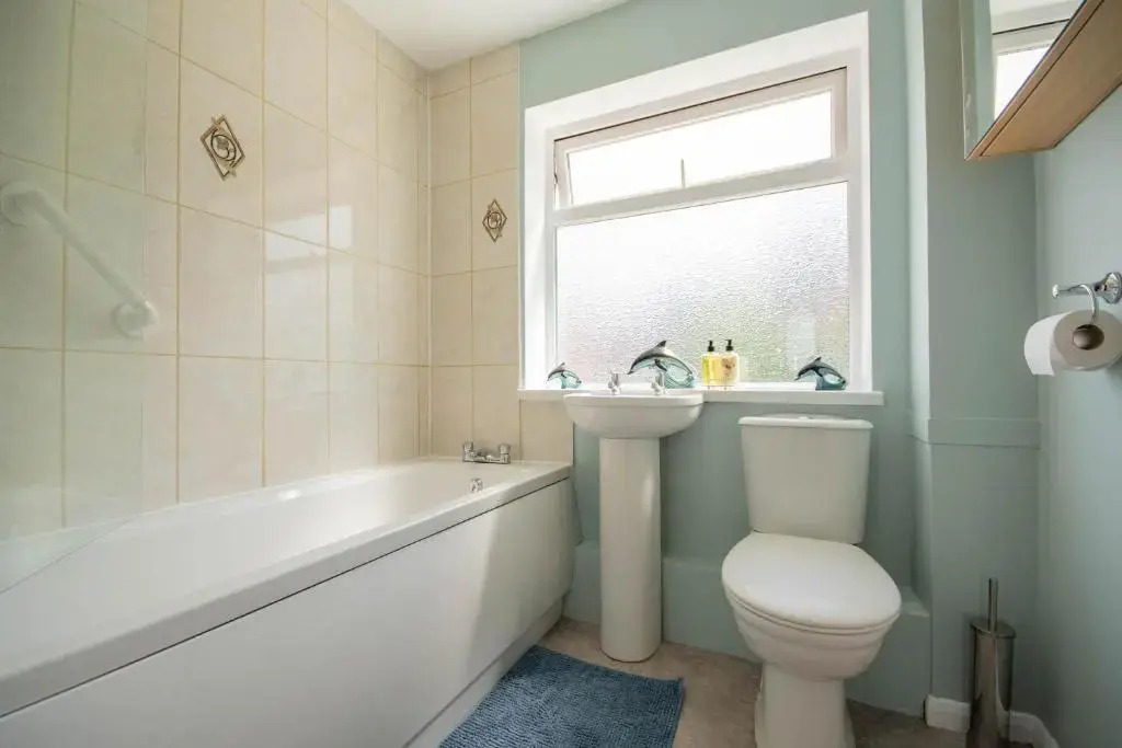 3-bedroom house with garden, conservatory, in centre of Worcester