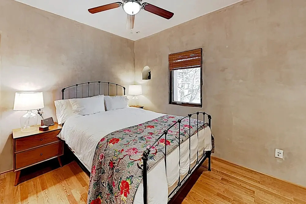 Ultra-chic Adobe Casita - Walk To Historic Plaza! 2 Bedroom Cottage