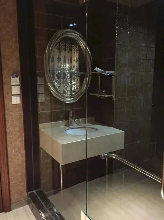 Yiju Hotel (Harbin Central Street Subway Station)