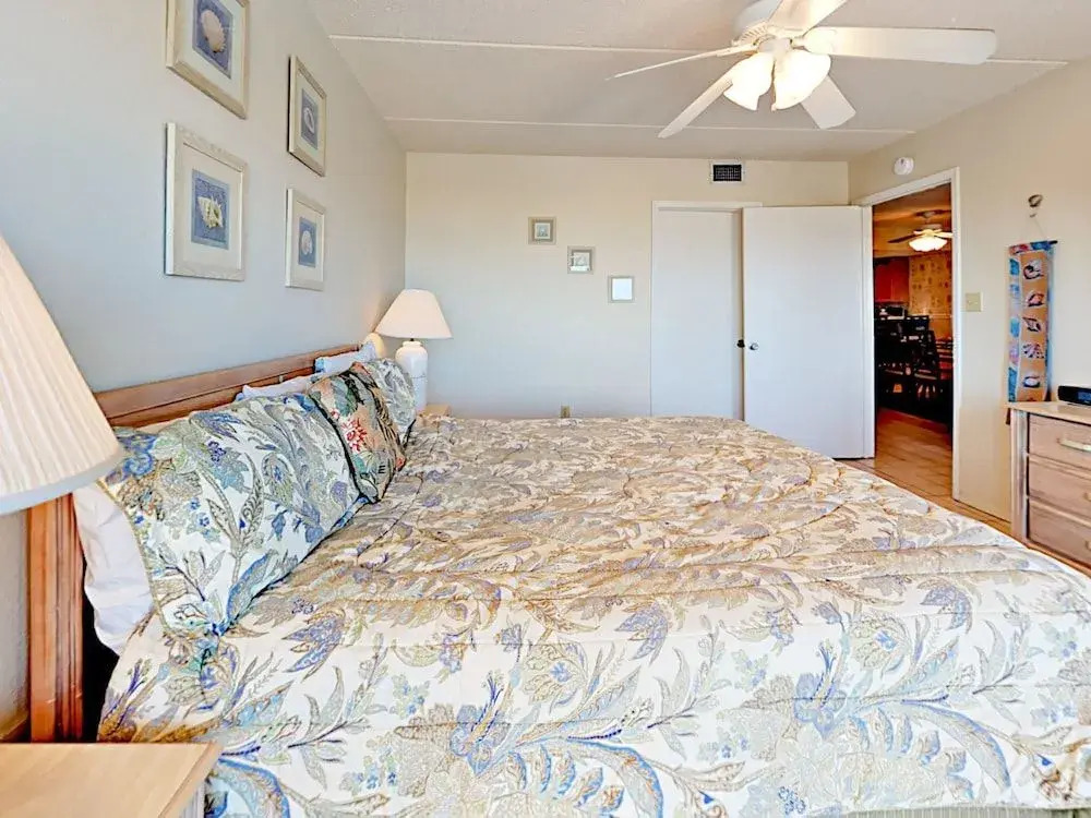 4400 Gulf Blvd Condo Unit 105