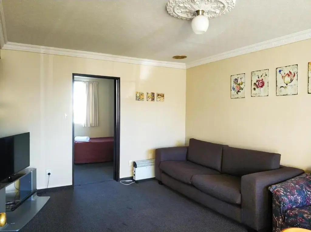 Ferry Motel